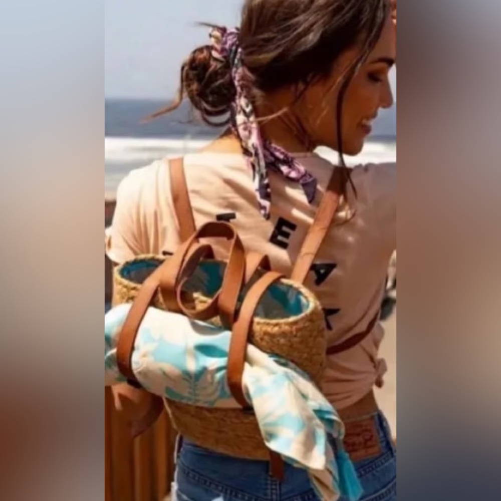 Chic Tan Straw Backpack with Leather Straps - Picture 2 of 6